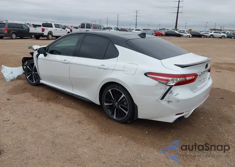 2019 Toyota Camry Xse/Xle z USA, uszkodzony, nr VIN 4T1BZ1HK1KU031209